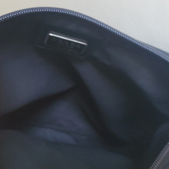 💥💥SOLD💥💥PRADA SLING BAG - Picture 8 of 11